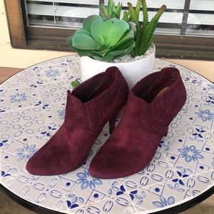 Hello everyone I am selling these ankle boots!